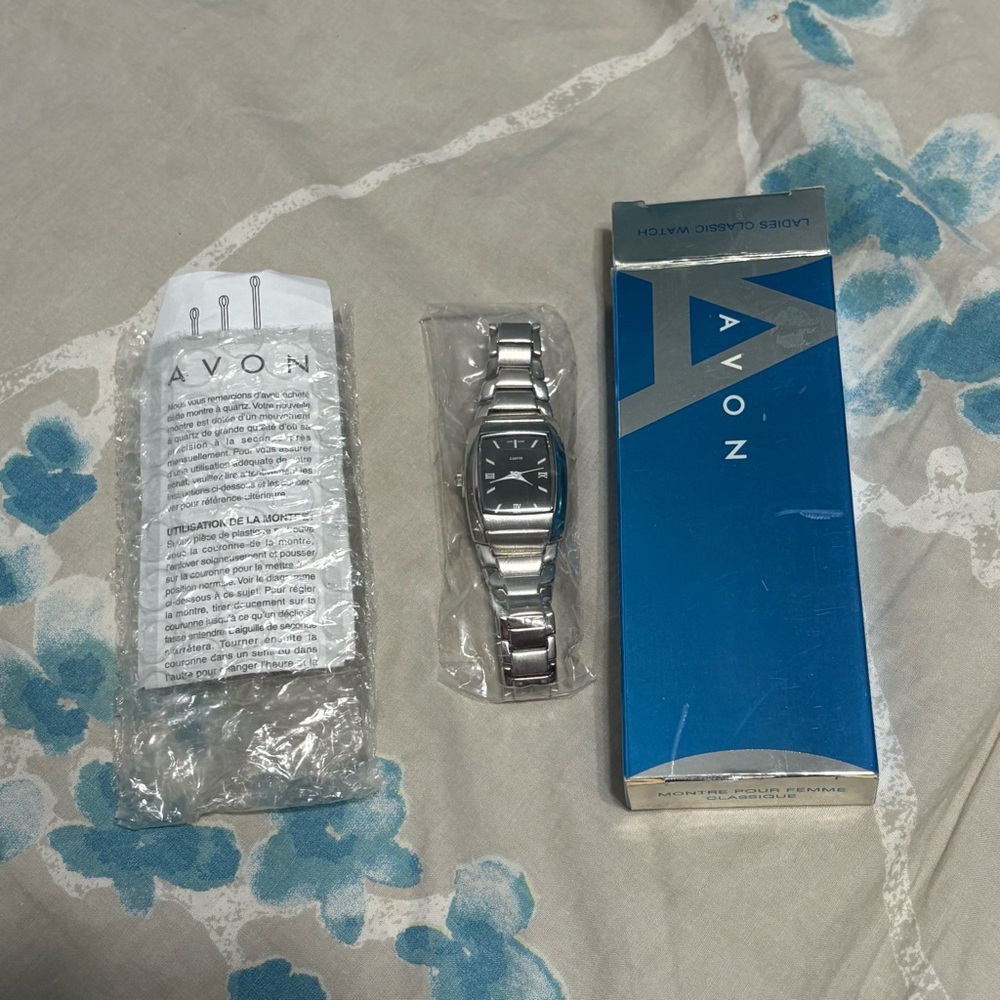 Sleek and Silver Women's Wristwatch